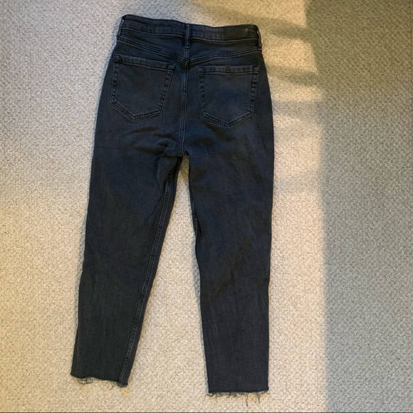 Black Hollister High Rise SHORT Mom Jeans - Picture 2 of 3